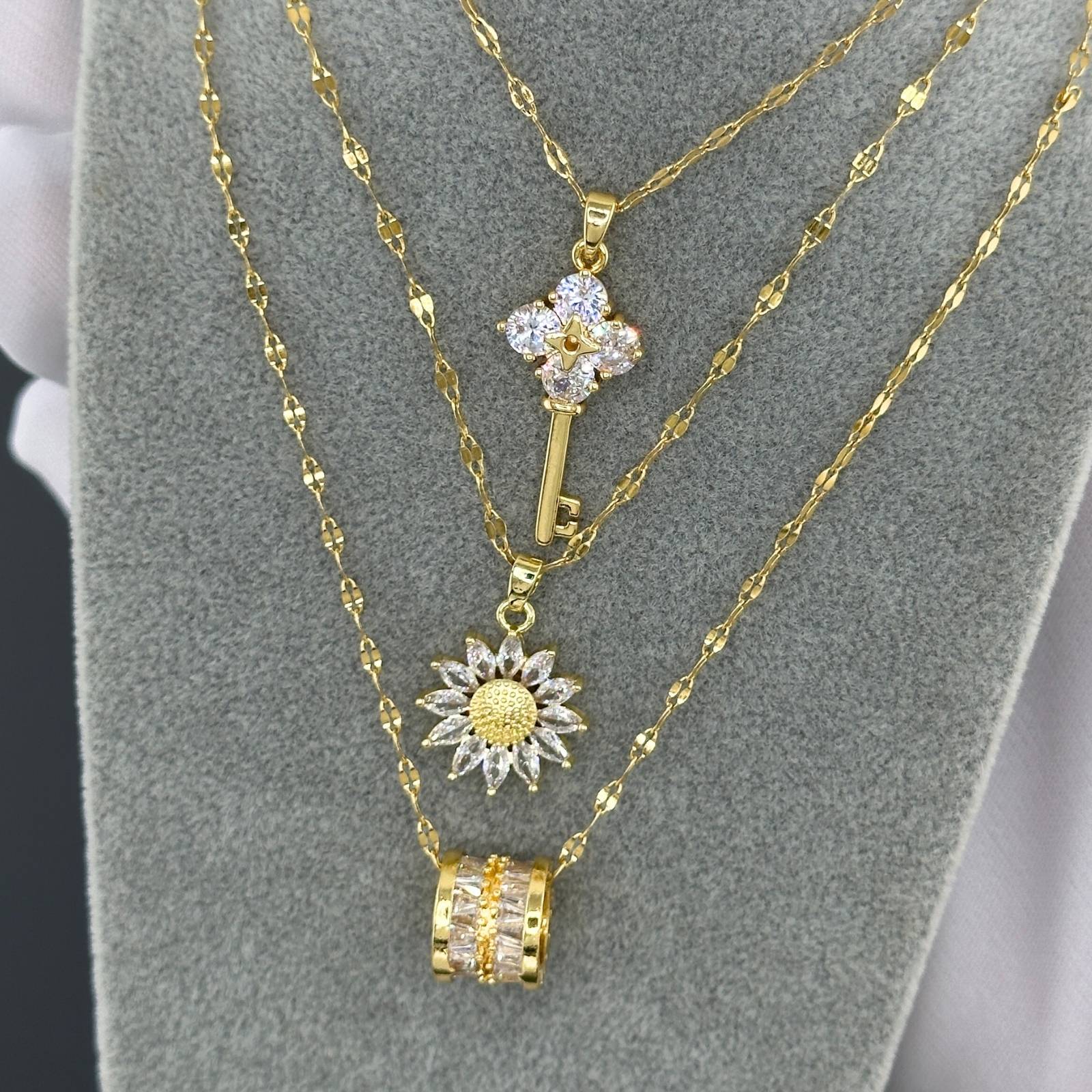 Elegant 18K Gold Plated Flower Necklace